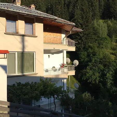 Kermedchieva Guest house Momchilovtsi (Smolyan)